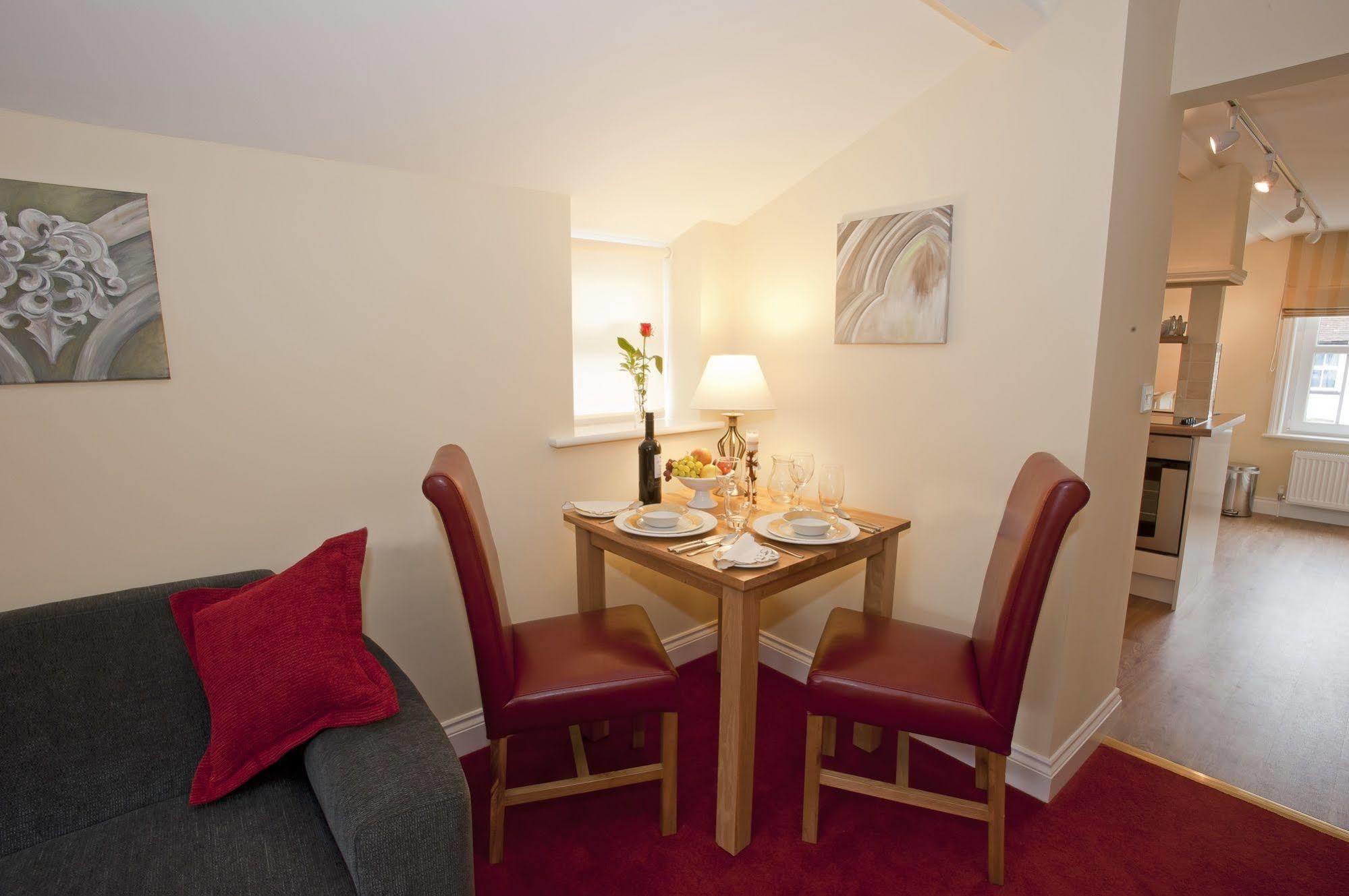 Peartree Serviced Apartments Salisbury Exteriör bild