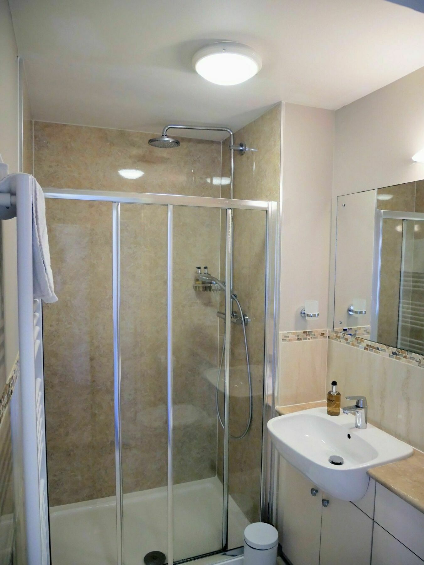 Peartree Serviced Apartments Salisbury Exteriör bild